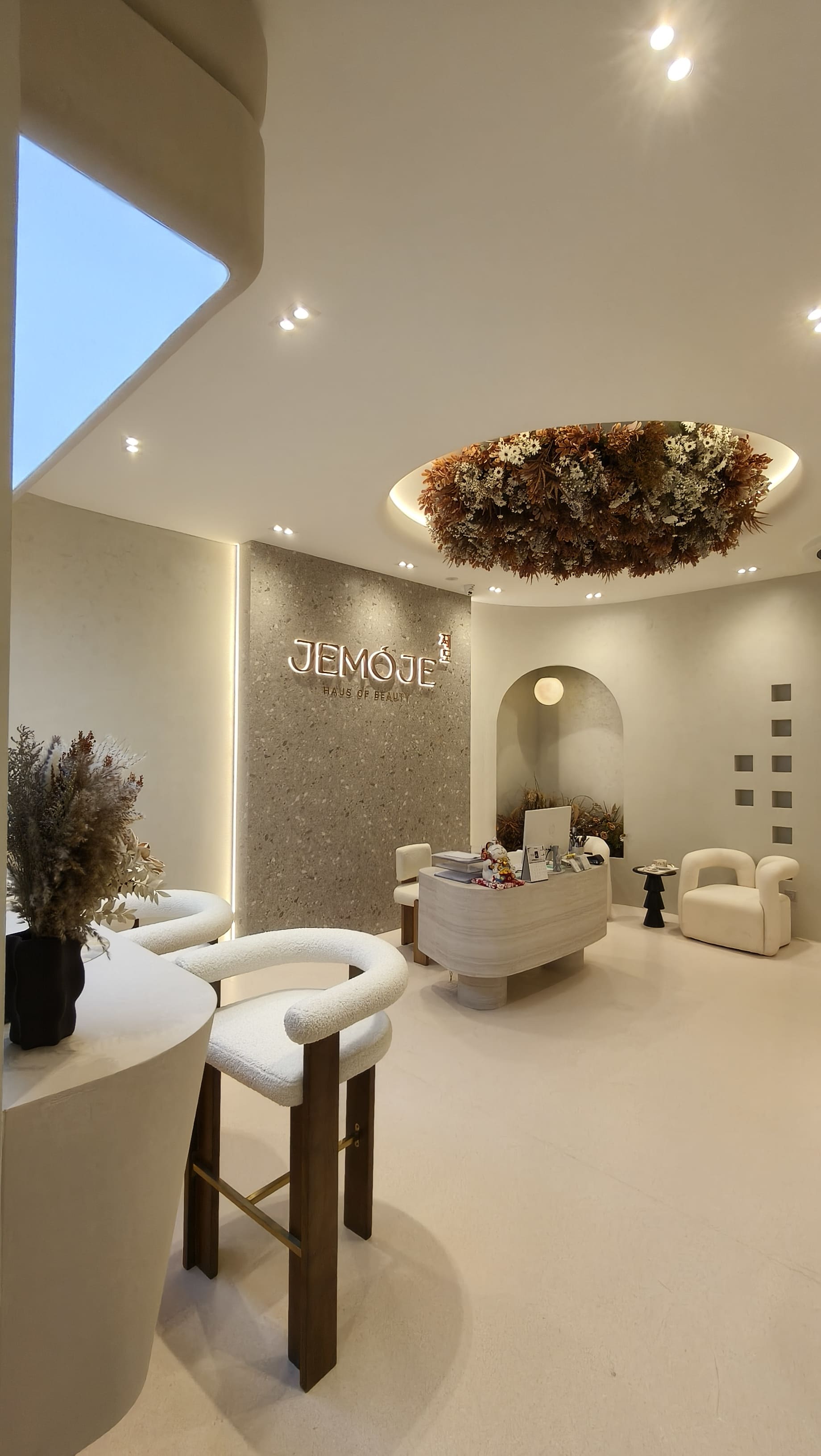 Explore JEMOJE beauty spaces by branch.