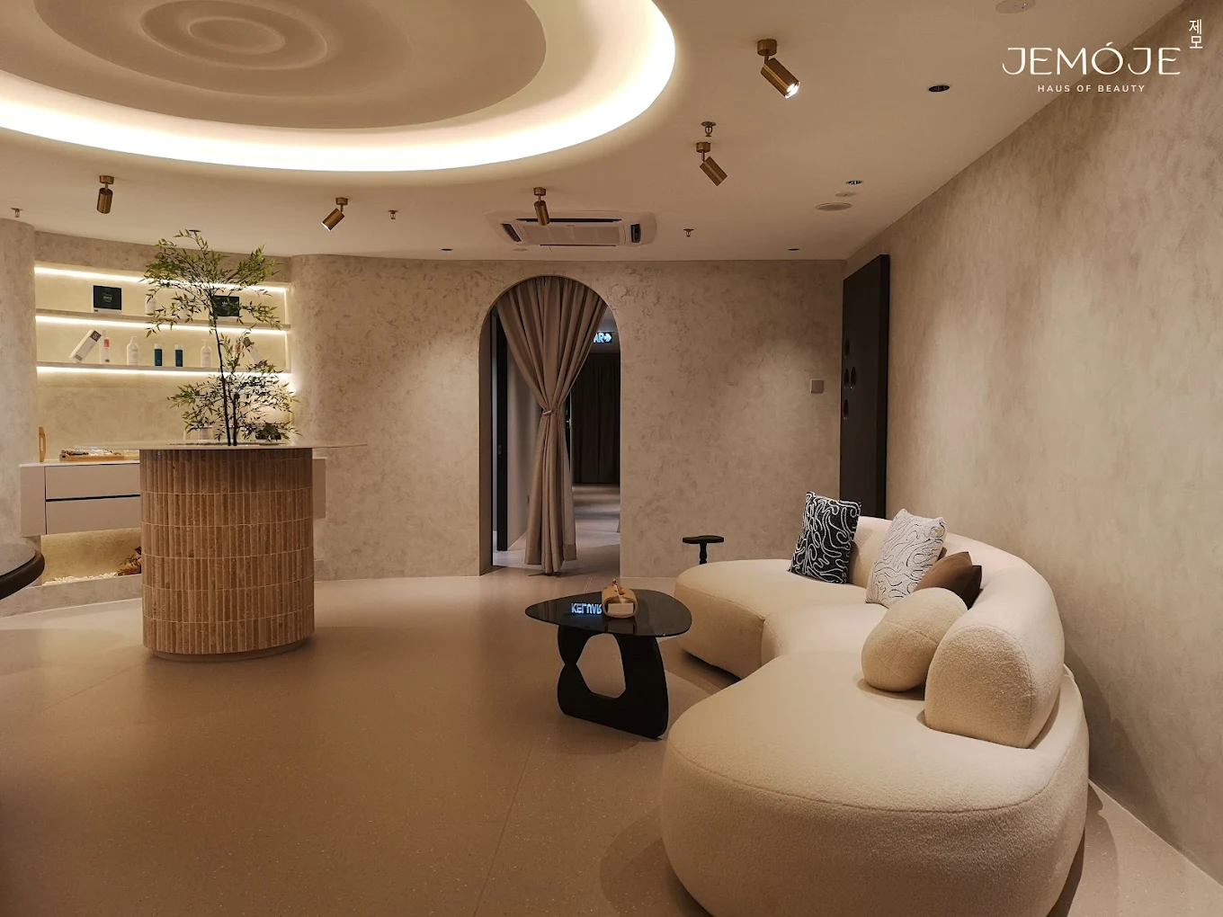 Explore JEMOJE beauty spaces by branch.
